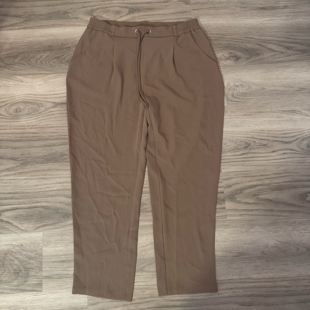 Staccato Women’s Large “Take On The Day” Mocha Cropped Work Pant NWT